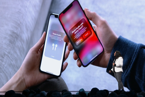 iOS 13 新增 AirPods 音樂分享功能，讓你的朋友在旁邊就可同步聽到音樂