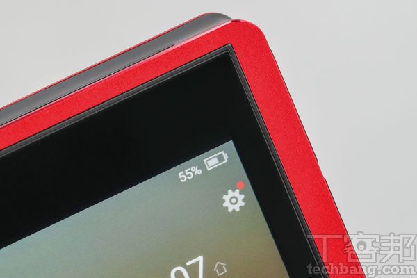 各品牌隨身口譯機所提供的電力表現不一，其中，運作時間最少需滿足一日在外活動的時間，回飯店後也別忘了透過Micro-USB或Type-C埠續滿電。