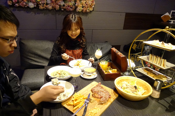 台北餐酒館聚餐-Elfin精靈餐酒館，超好拍IG網美餐酒館，水準之上的酒吧餐點，調酒超好喝的台北酒吧餐廳，台北調酒餐廳推薦