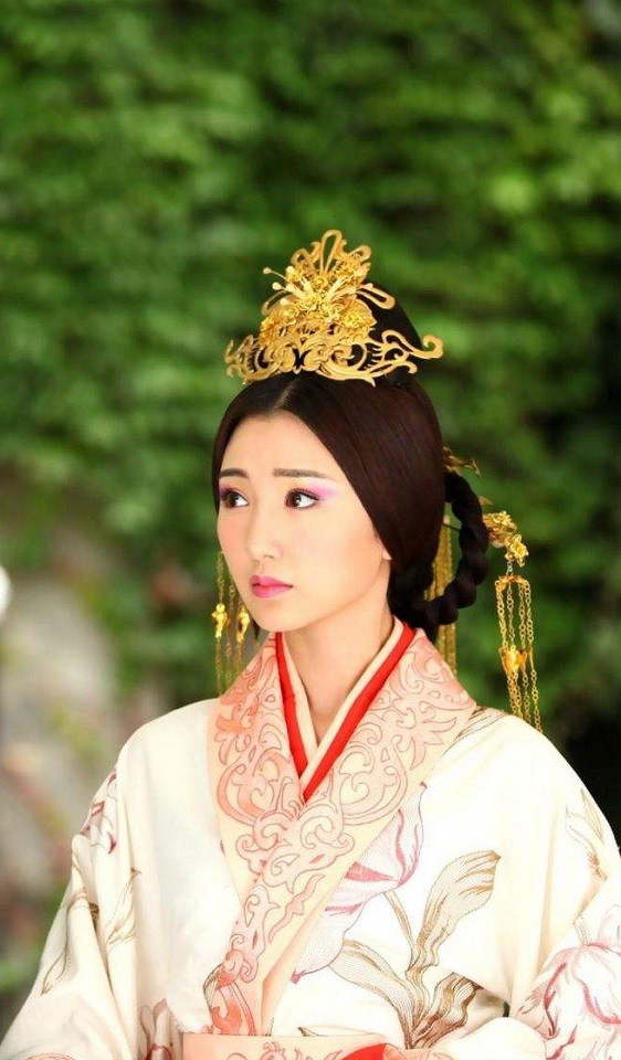 古裝劇「美絕人寰的皇后造型」8：毛曉彤 飾演《雲中歌》上官小妹