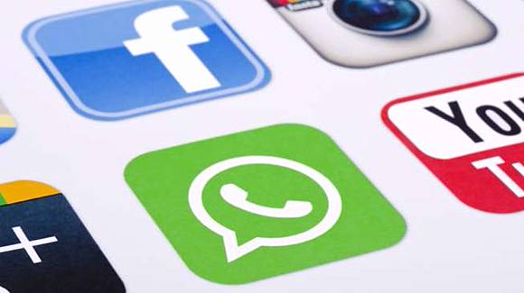 Pakai Aplikasi Begini Cara Download Stiker  WhatsApp 