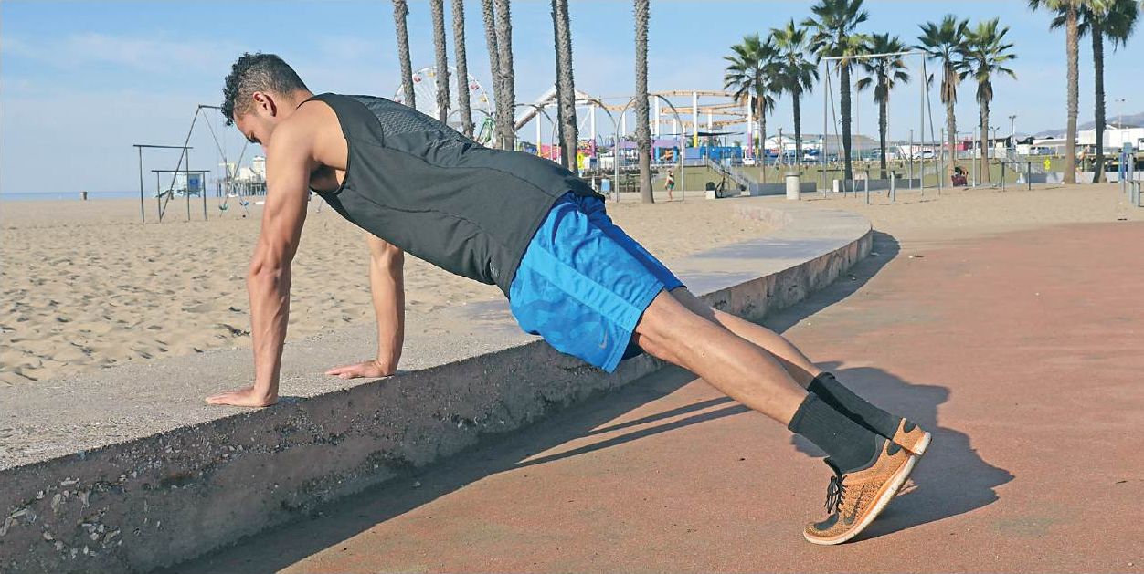 伏地挺身只能練胸？4個動作帶你重新認識這個最被低估的、最有功效的上半身運動！