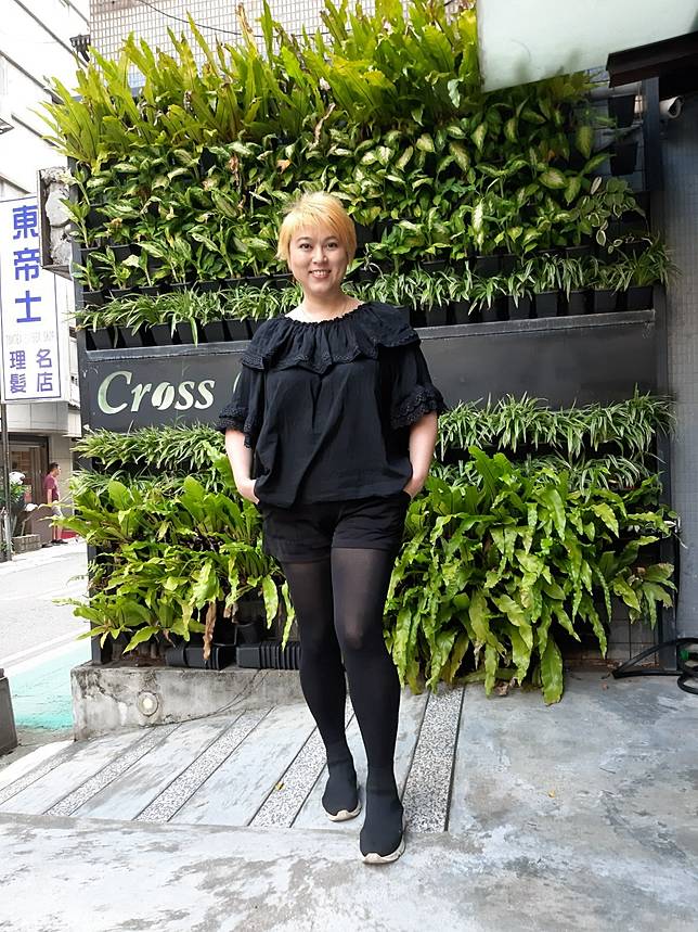 任潔玲目前在吳建恆開的咖啡店幫忙。記者林怡秀／攝影