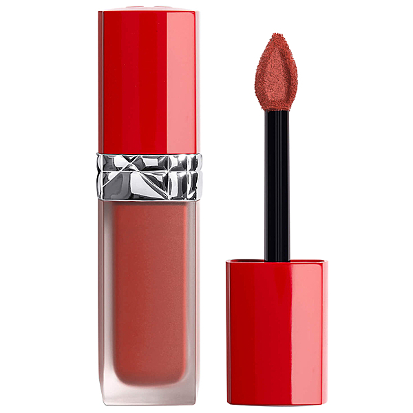 迪奧第一款添加花植精萃油的唇露，無比潤澤，持妝 12 小時* 花瓣訂製刷頭的獨特管口設計，輕盈柔軟