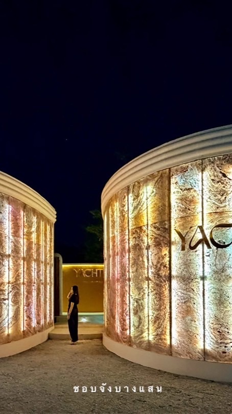 Yacht Pool & Gallery Villa
