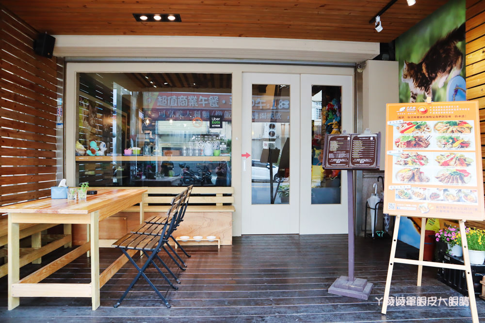 竹北平價美食餐廳推薦流浪貓香草義式廚房，竹北新開幕寶可夢主題美食餐廳！貓奴們快來找主子