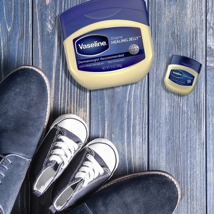 凡士林用途9：凡士林清潔服裝、皮鞋上髒污