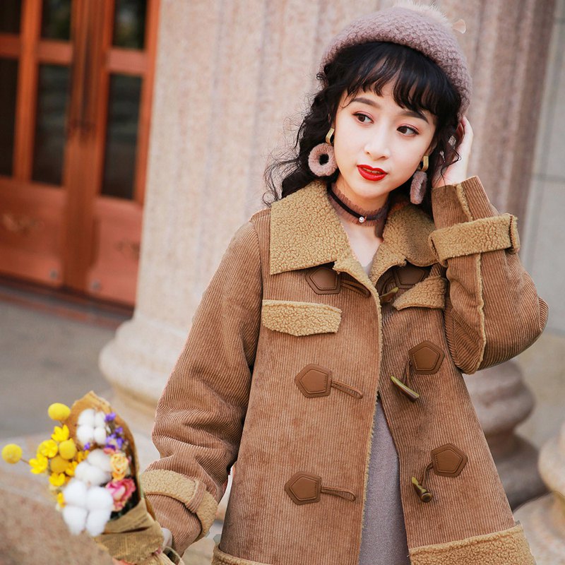 純色翻領牛角扣短外套YFD9862