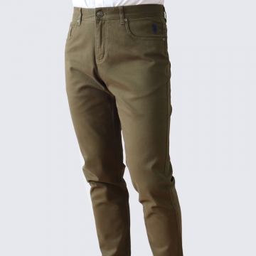 仿古牛仔褲設計：懷錶口袋(Coin Pocket)、雙馬球桿袋花(Pocket Stitching)、USPA主扣(Front Button)、USPA印花前袋裡襯(Pocket Lining)、丹寧