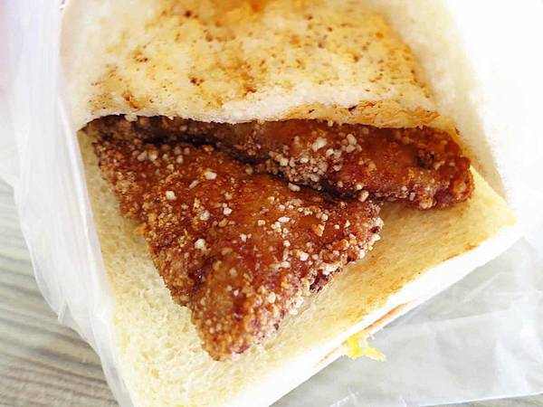 【桃園美食】明峰早餐店-在地人才知道的自製豬排三明治 【桃園美食】明峰早餐店-在地人才知道的自製豬排三明治