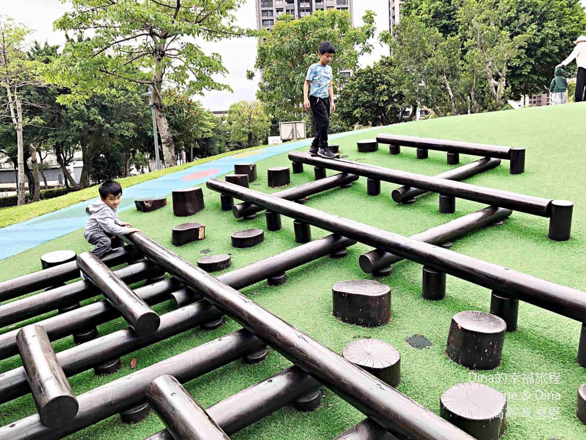 玩到虛脫都不想回家！雙北８「最強親子公園」：28米長滾輪滑梯、輕軌遊樂場