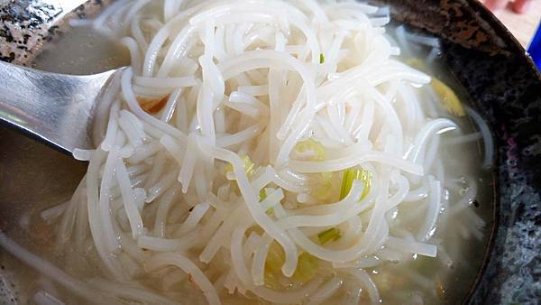 【台北美食】油飯米粉湯豬血湯炸豆腐-20元油飯20元米粉湯,隱藏在巷弄裡的超便宜隱藏版美食 【台北美食】油飯米粉湯豬血湯炸豆腐-20元油飯20元米粉湯,隱藏在巷弄裡的超便宜隱藏版美食