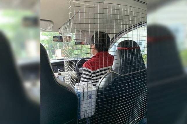 "VIRAL" Driver Taksi Online Pasang Kawat di Mobilnya, Ini Alasannya Sungguh Mengejutkan