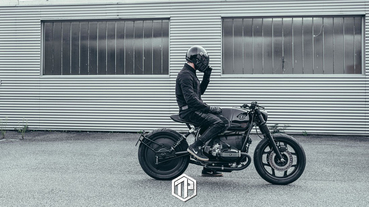 1994 年 BMW R100RT被打造成黑魂改裝車型！