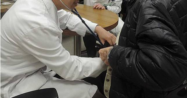 病人怕被傳染「全程背對看診」　急診醫苦笑：我是有多毒啦