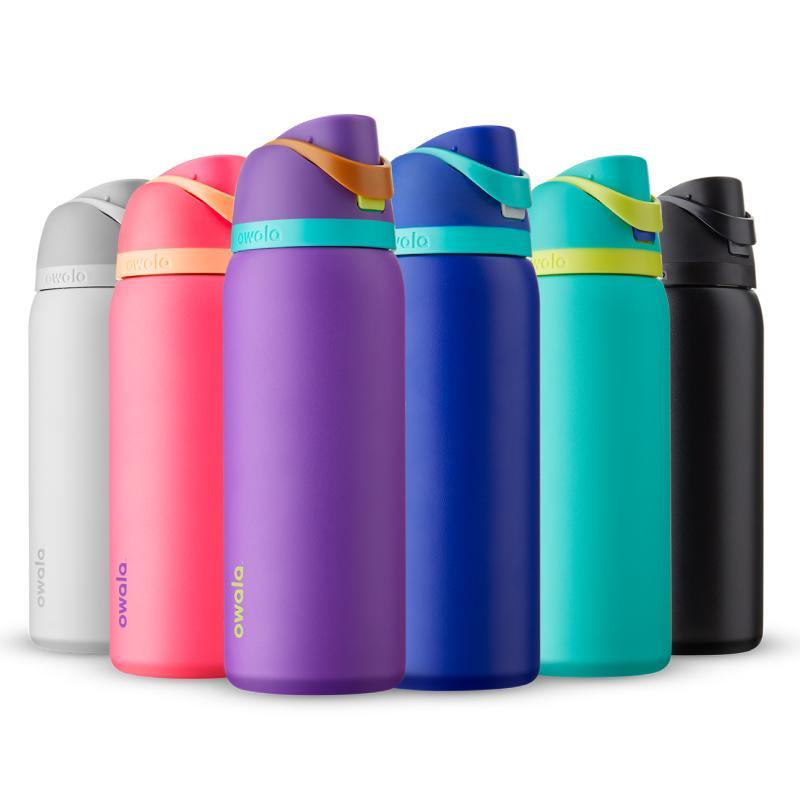 產品特色 開車健身辦公室再也不用仰頭喝水 FreeSip®專利雙飲口設計直飲、吸飲都ok swig-大口徑飲口 可以仰頭大口直飲 sip-吸管飲口 可透過內附吸管吸飲 不需仰頭就能喝 一鍵彈蓋密封防漏