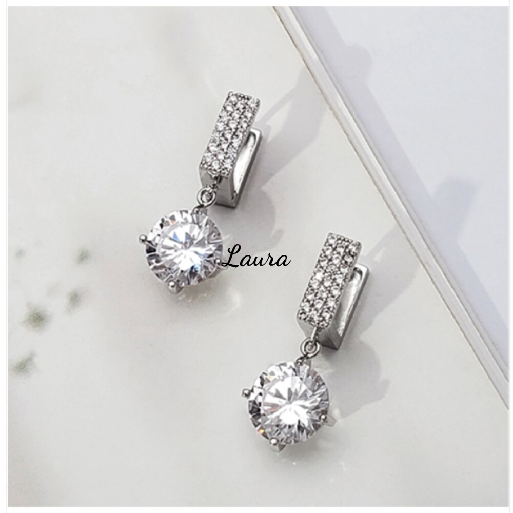 滿鑽招財 穩賺四方 滿鑽圓框代表圓滿滿賺 四方鑽代表賺四方 增強能量補足財運賺進四方財 ***水晶玉石寶物僅為輔助配戴者磁場產生互動,會因個人體質與感受力的不同,功效也會有所不同,只要愛護與信念,相信