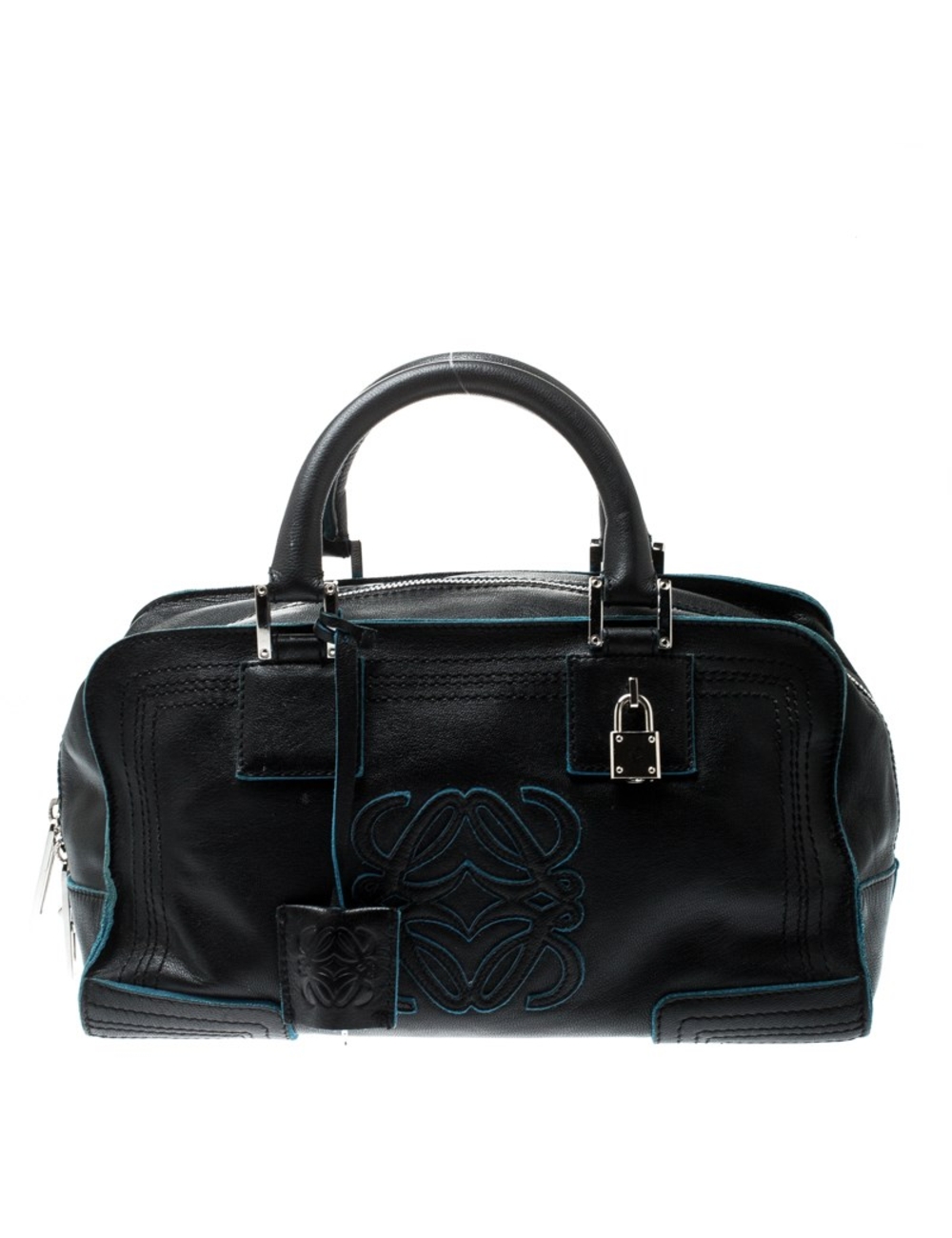 這款Loewe Amazona公文包是一款寬敞時尚的包，可以輕鬆容納不僅僅是您的必需品，是旅途中女人必不可少的裝備。該品牌的包包頗受歡迎，採用黑色皮革精製而成，並在各處飾有對比鮮明的藍色飾邊，並在正面