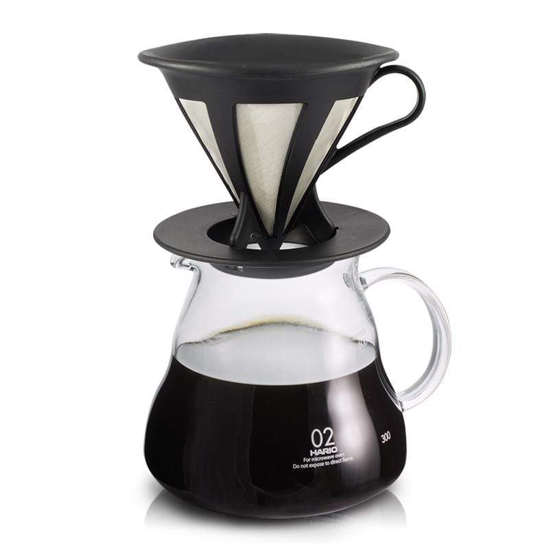 產品特色 超值手沖咖啡組，濾泡咖啡到存放一次完成 日本HARIO玻璃大廠榮譽出品 濾杯-採用不鏽鋼濾網，免用濾紙 濾杯-標有刻度，方便計量 壺蓋與咖啡壺皆可用於微波爐中 壺蓋可作為濾杯架使用 產品介紹