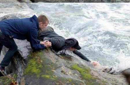 8 Foto Ini Buktikan Masih Ada Banyak Orang Baik Diluar Sana