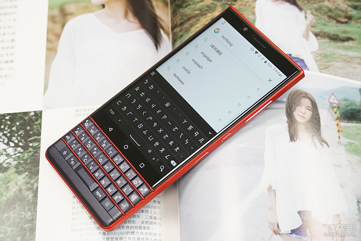 如果使用注音符號鍵盤，就會出現有兩套鍵盤的情況，如果不希望如此，有些拼音輸入鍵盤可以透過原本的英文鍵盤輸入，就不會有兩套鍵盤出現。