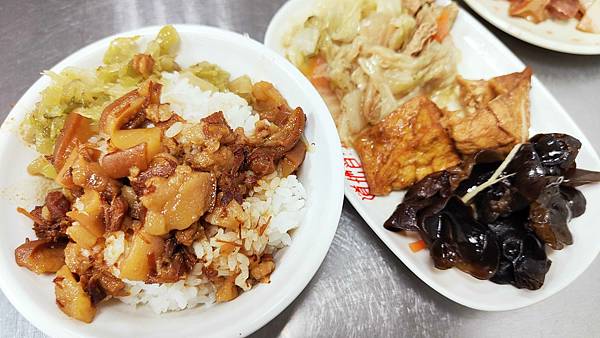 道地魯肉飯-樹林火車站附近，最受歡迎的宵夜美食，超強魯肉飯店