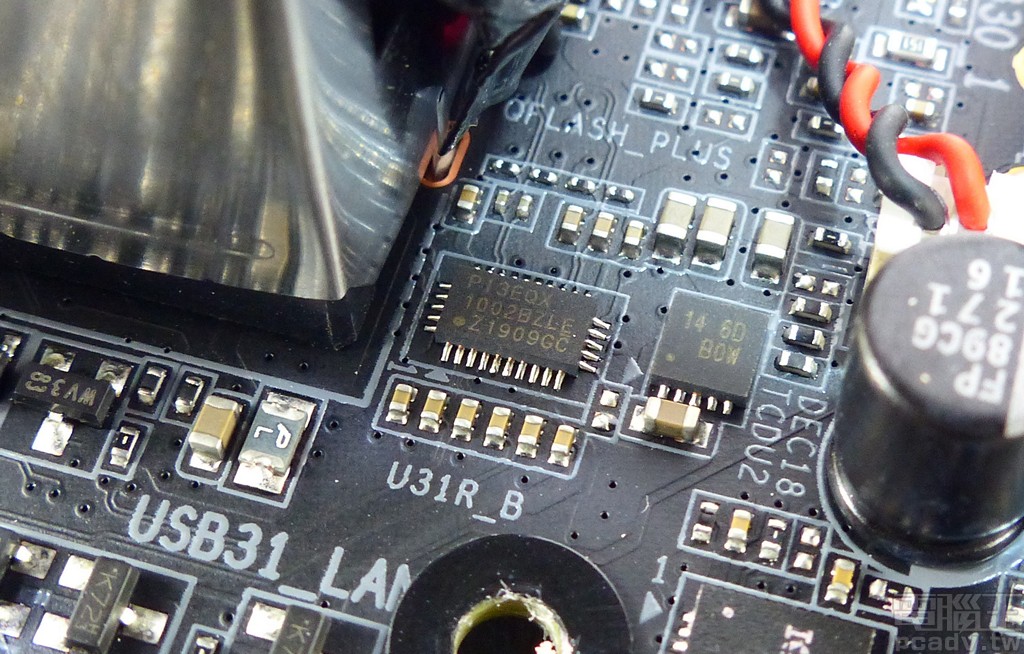 ▲ PI3EQX1002B 負責 USB 3.2 Gen2 訊號 Redriver 工作。