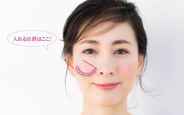 コーラルピンクの チーク メイクで幸せ感あふれる血色チークに 千吉良恵子さん