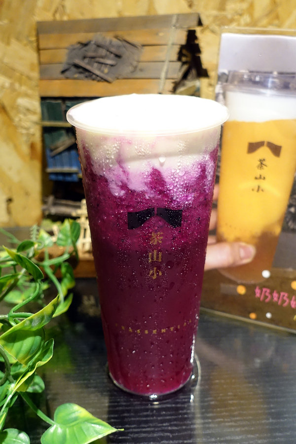 六張犁飲料店-茶山小飲料店，草本機能蛋做的好喝蛋蜜汁，遠企商圈、通化商圈推薦下午茶，好喝好拍的網美飲料店