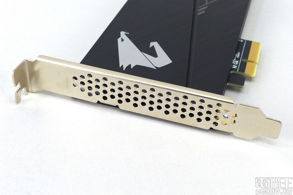 AIC、M.2 你選哪一道？GIGABYTE AORUS RGB NVMe SSD 512GB/1TB 雙形式、雙容量測試