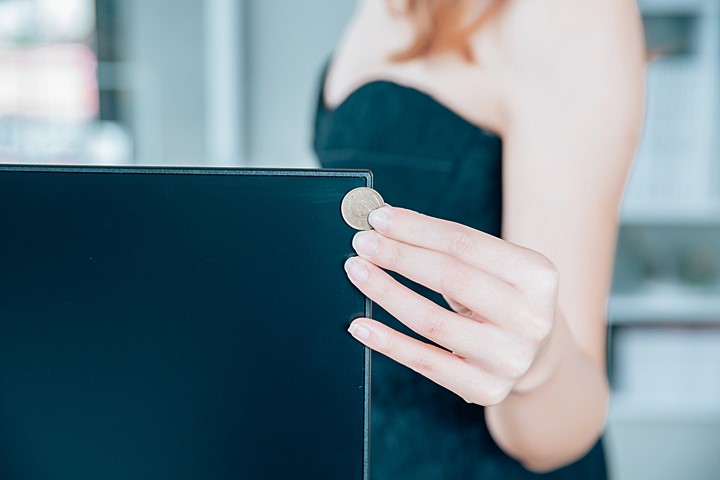 結合保時捷原廠設計，打造科技時尚精品：AOC PDS271 液晶顯示器