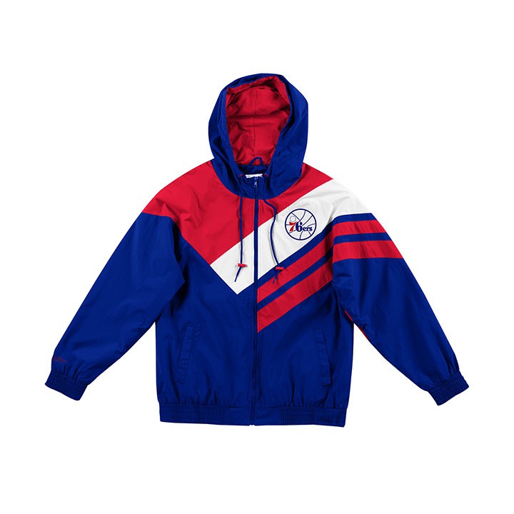 ‧Mitchell & Ness 風衣外套 系列‧100% 尼龍，100% 聚酯纖維‧Logoman 精緻電繡‧冷水手洗、吊掛乾燥（詳細洗滌請參照洗滌標）此網站為 Mitchell & Ness 台灣