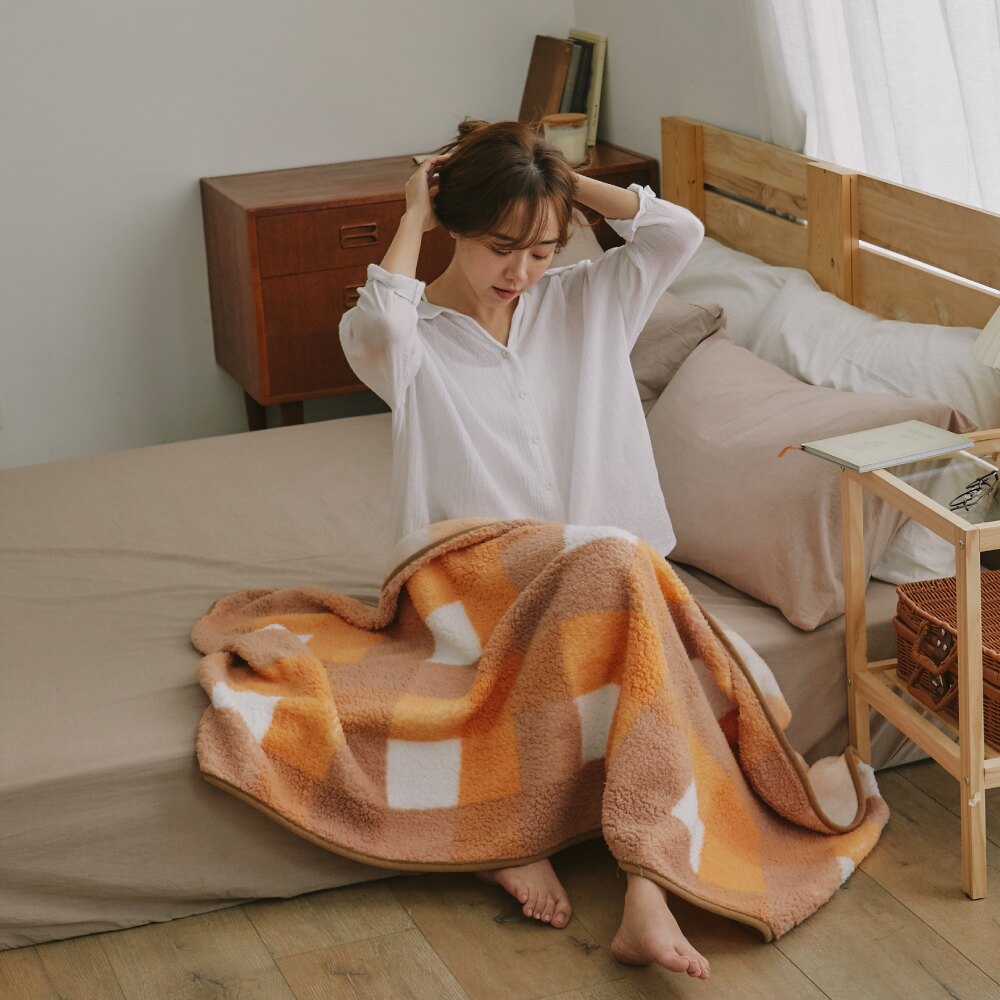 披毯 格紋羊羔絨暖毯【Candied Orange】經典格子設計 披毯 毛毯 懶人毯 蓋毯 羊羔絨毯 翔仔居家