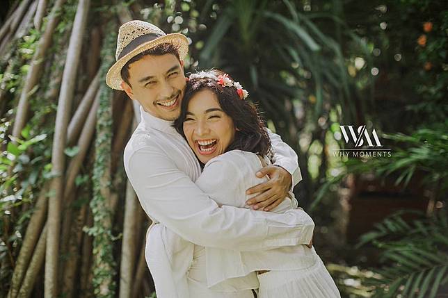 13 Foto Prewed Romantis ala Seleb yang Gak Banyak Properti