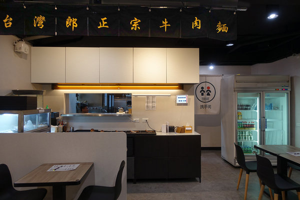 台灣郎正宗牛肉麵-松江南京站好吃牛肉麵，清燉/紅燒/蕃茄/咖哩牛肉麵、油潑抄手麵、手工水餃，中山區牛肉麵推薦(附台灣郎正宗牛肉麵菜單)
