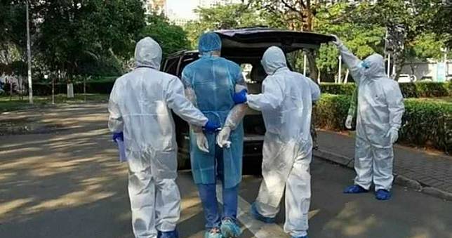 男病患狂吐口水！2名醫護無症狀確診…另60人隔離中