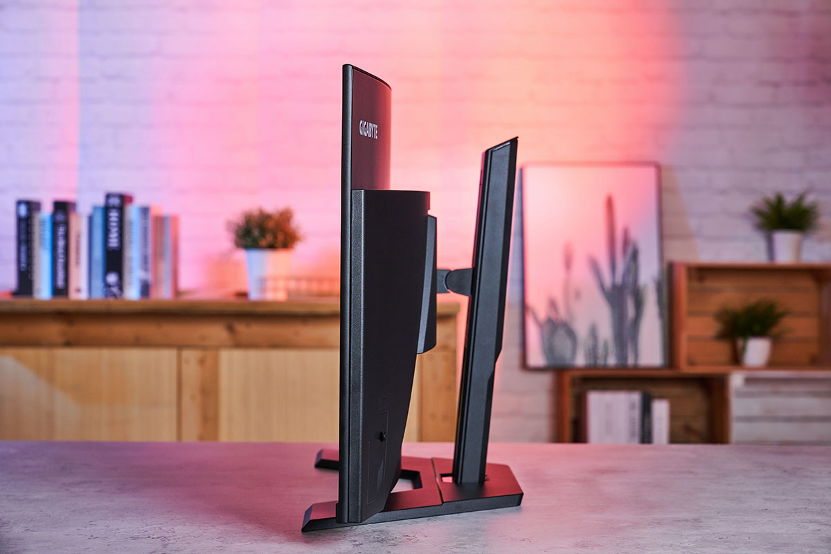 GIGA G32QC 165Hz 極速HDR 電競螢曲面幕，1ms 超快反應，OSD Sidekick 強大操控力