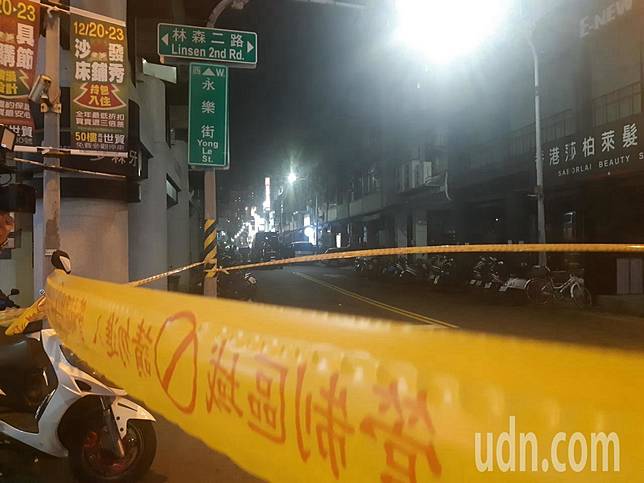 高雄民宅有可疑爆裂物犯嫌窩藏其中，警方圍起封鎖線。記者賴郁薇／攝影