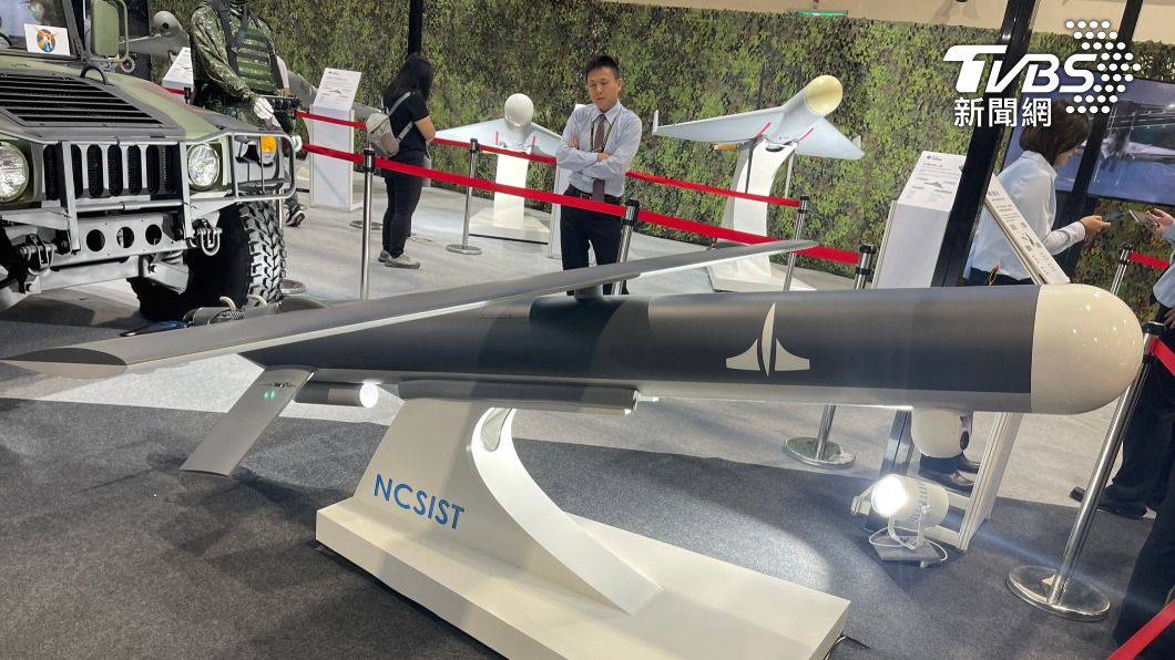 國防展／打擊範圍更狂！巡飛彈2型無人機、偵蒐戰術輪車首亮相 TVBS LINE TODAY