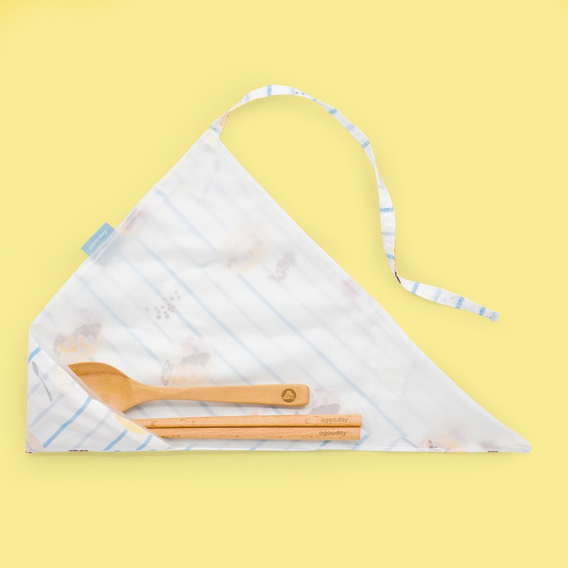 捲動式收納，大小自由變化，整套餐具一次帶著走 加長設計，可以放進較長的筷子和吸管 快乾、好清洗和可攤開的設計，弄髒了也不怕洗不乾淨 愛不釋手的台灣元素花色，是陪你餐餐減塑的好夥伴！