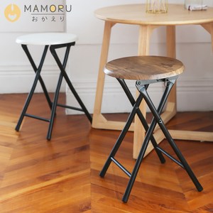 輕量好折疊，三角結構穩固不搖晃 高機動性，簡約不佔位，隨手可用 E1等級環保板材椅面，耐刮耐磨 貼心摺疊鎖定設計，安全人性化