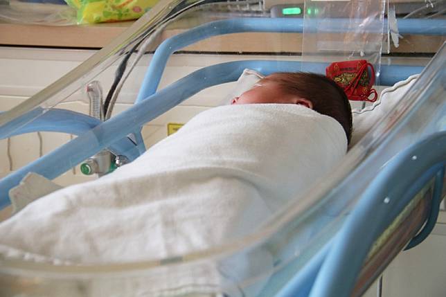 出生即窒息！新生兒恐變「腦性麻痺」低溫療法將腦袋重開機 | 民生頭條 | LINE TODAY