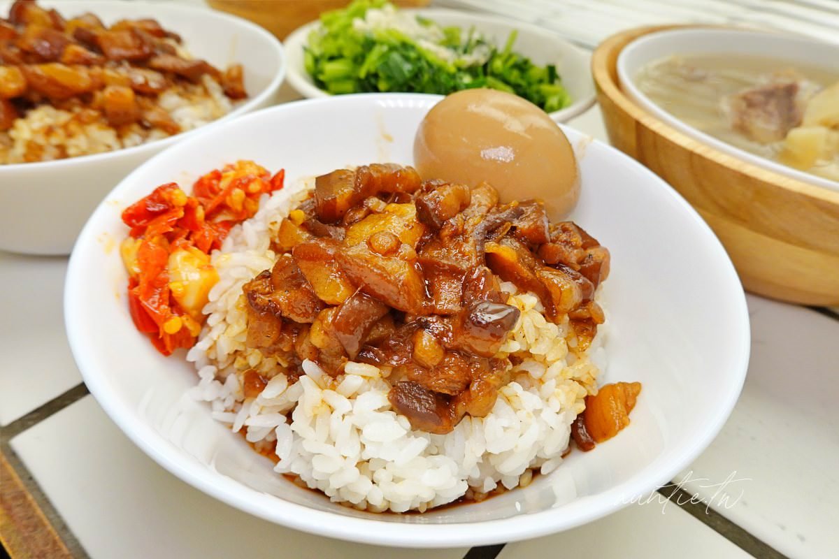 信義區吃得到10元滷肉飯？IG暴紅碗公滷肉飯CP值超高，搭辣椒雞湯免百元吃飽