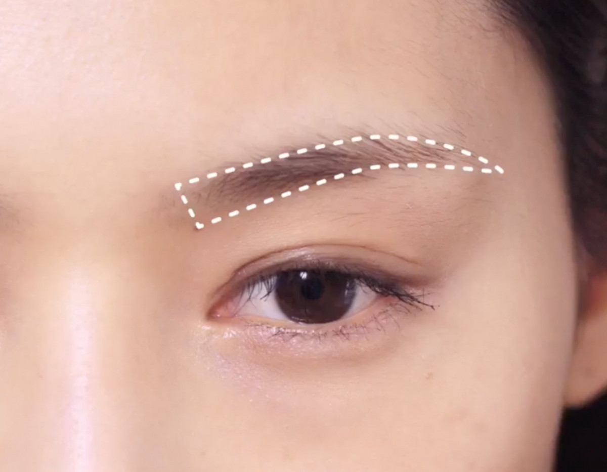 畫自然眉毛STEP1：修眉
