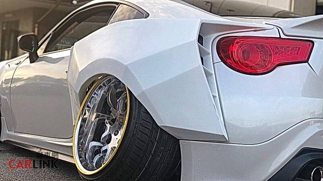 最強 海拉風 Toyota 86 超大外八 暴龜改 Carlink鏈車網 Line Today