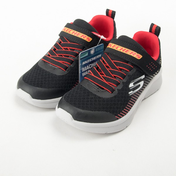 #Skechers #現貨 #Skechers童鞋GORUN 600系列，親子款輕量運動鞋，舒適好穿，帶著孩子一起健康運動沒煩惱！1.透氣網布鞋面，舒適與透氣兼具，3D熱熔印刷紋路設計，強化鞋面穩定度