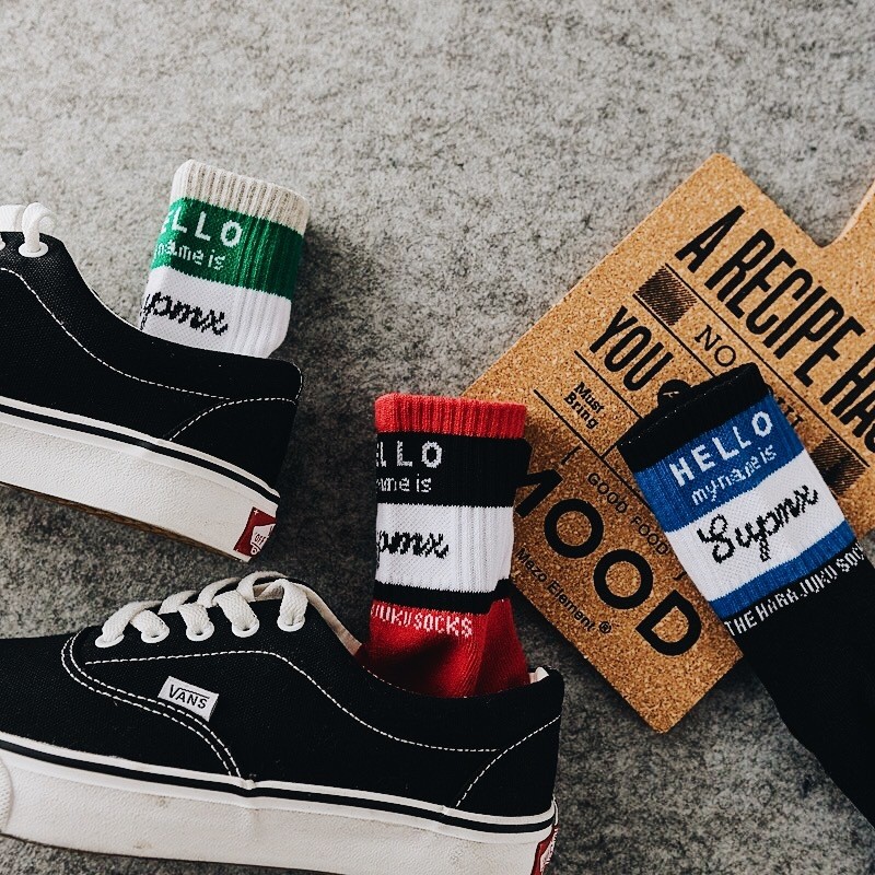 四季百搭款，搭配闊腿褲、vans帆布鞋絕對是不二選擇。原宿港風系列，每個顏色都自留啦。全棉質地36-43cm可穿，可以搭配成情侶襪~材质：优质棉＋特级莱卡售价：見標價！產地：大陸是否現貨：現貨等級：一