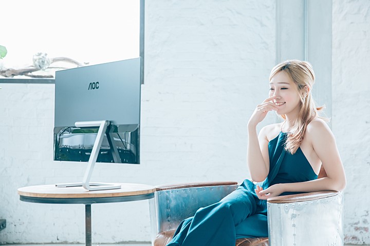 結合保時捷原廠設計，打造科技時尚精品：AOC PDS271 液晶顯示器