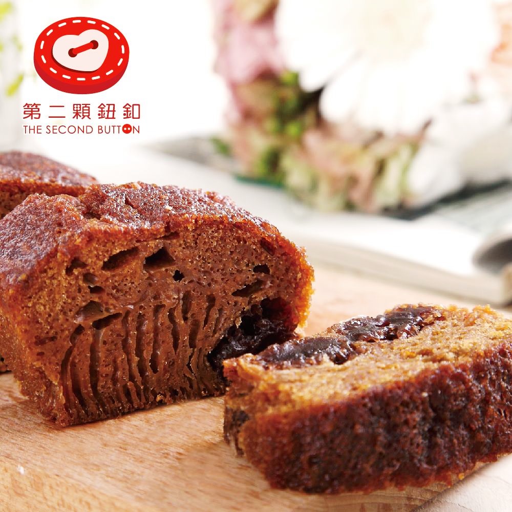 包覆Ｑ嫩黑糖麻糬，彈舞齒頰遵照古法，手工細膩不黏牙天然古早味黑糖，咀嚼逸香完美蜂巢狀氣孔組織排列，獨特口感精巧包裝防受潮氧化，貼心附便利刀