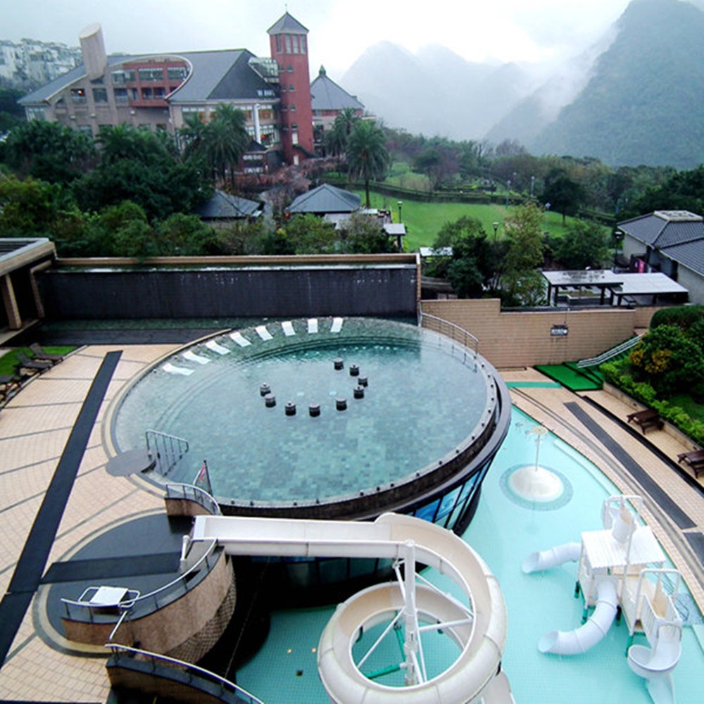 本券適用：115cm 以上免票資格：115cm 以下【天籟介紹】天籟的溫泉源自陽明山東北側的四磺坪，此處觀光開發較晚、水源較無被破壞，堪稱是北台灣的溫泉秘境，同時天籟擁有獨立的溫泉井，將四磺坪源頭混合